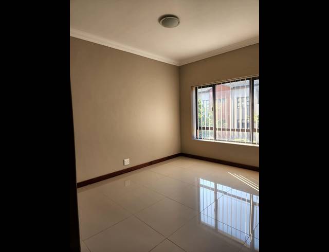 3 BEDROOM APARTMENT FOR SALE IN UMHLANGA RIDGE
